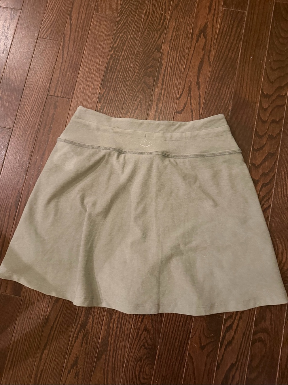 Beyond Yoga Spacedye Go Pocket Skirt in gray sage heather, size M